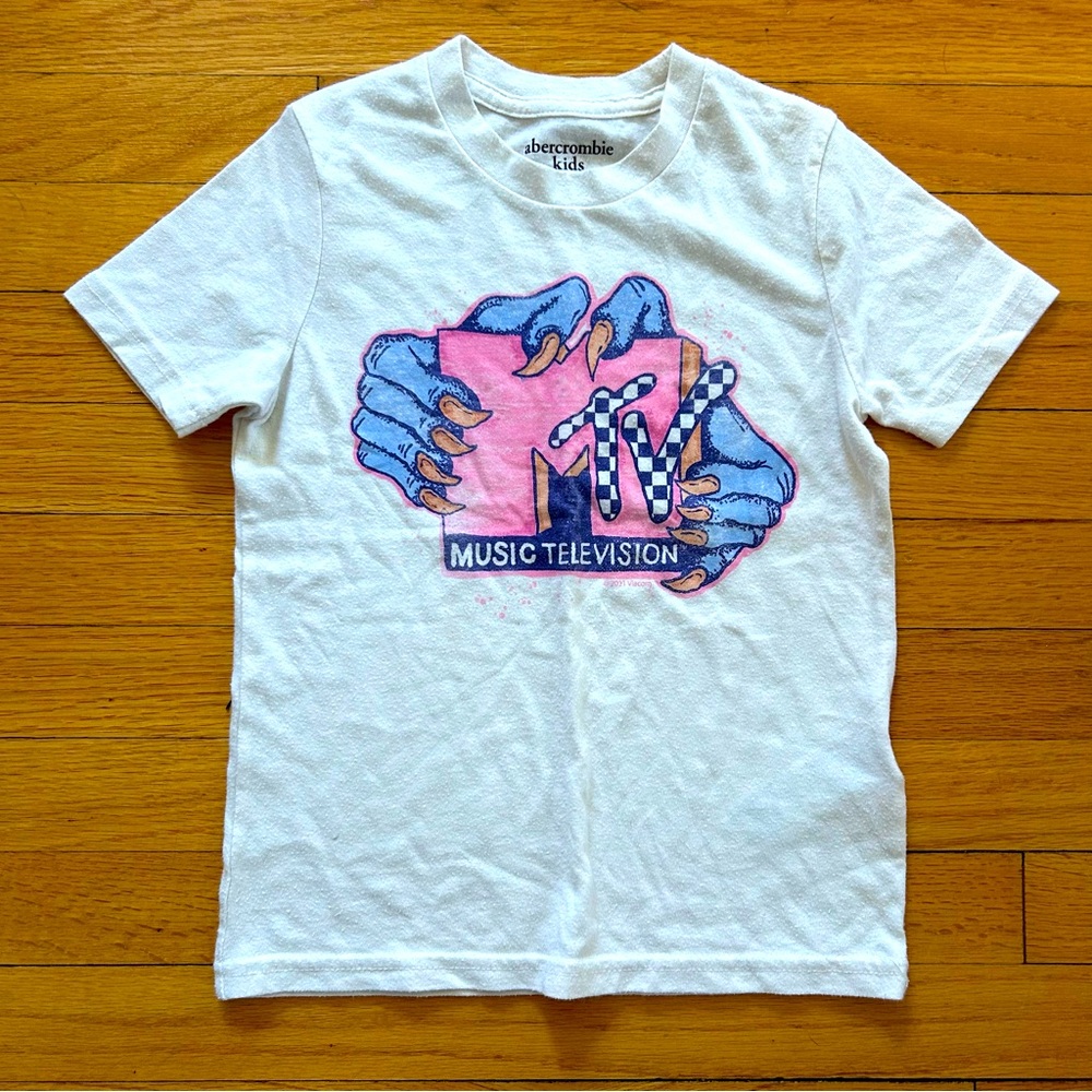 Abercrombie Kids White MTV Graphic T-Shirt in 5/6